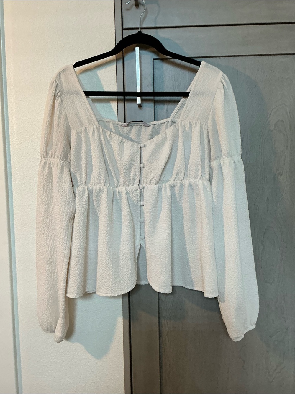SO Cream Button-Front Peplum Blouse